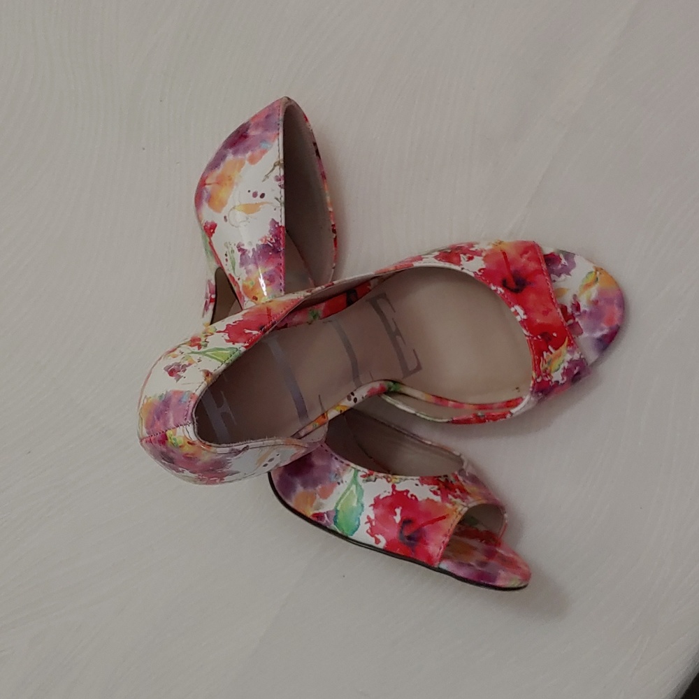Elle Women's Size 8M 4 inch open Toe heel.